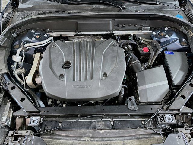 2024 Volvo XC60 Plus Dark Theme