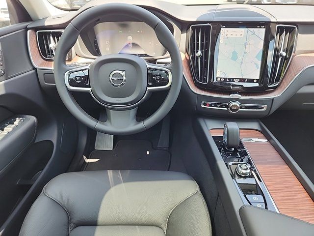 2024 Volvo XC60 Plus Dark Theme