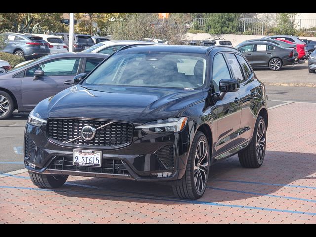 2024 Volvo XC60 Plus Dark Theme