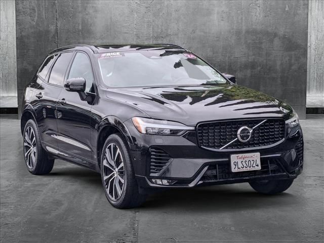 2024 Volvo XC60 Plus Dark Theme