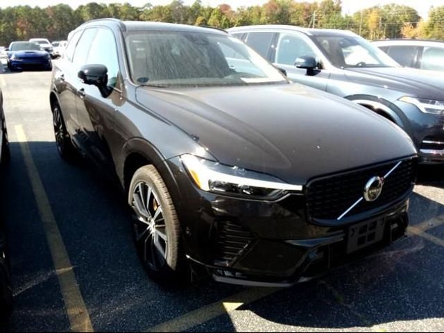 2024 Volvo XC60 Plus Dark Theme