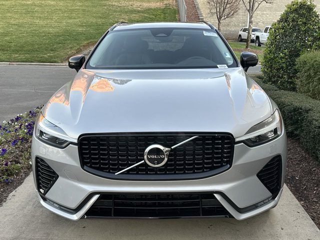 2024 Volvo XC60 Plus Dark Theme