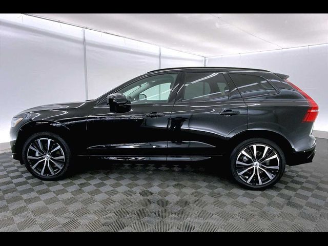 2024 Volvo XC60 Plus Dark Theme