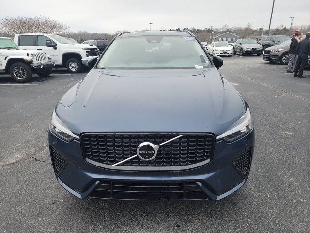 2024 Volvo XC60 Plus Dark Theme