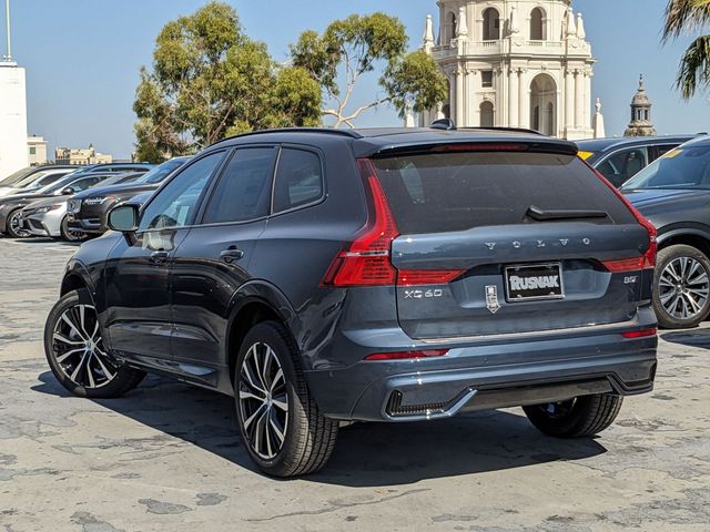 2024 Volvo XC60 Plus Dark Theme