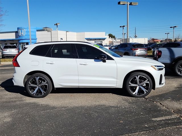 2024 Volvo XC60 Ultimate Dark Theme