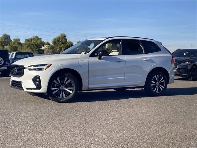 2024 Volvo XC60 Recharge Plug-In Hybrid Core Dark Theme