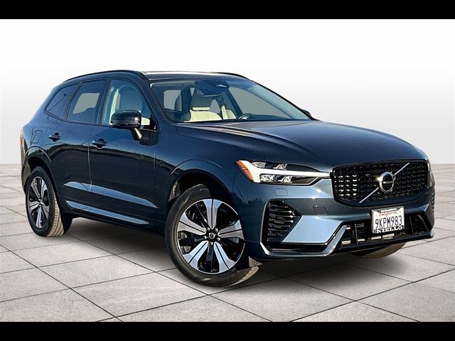 2024 Volvo XC60 Recharge Plug-In Hybrid Core Dark Theme