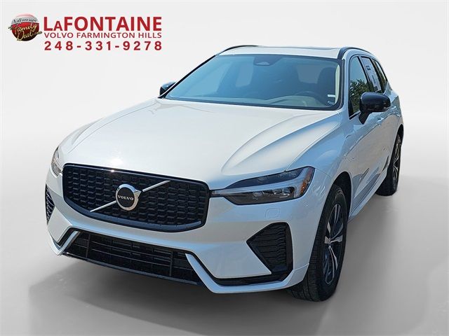 2024 Volvo XC60 Recharge Plug-In Hybrid Core Dark Theme