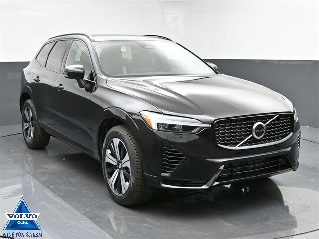 2024 Volvo XC60 Recharge Plug-In Hybrid Core Dark Theme