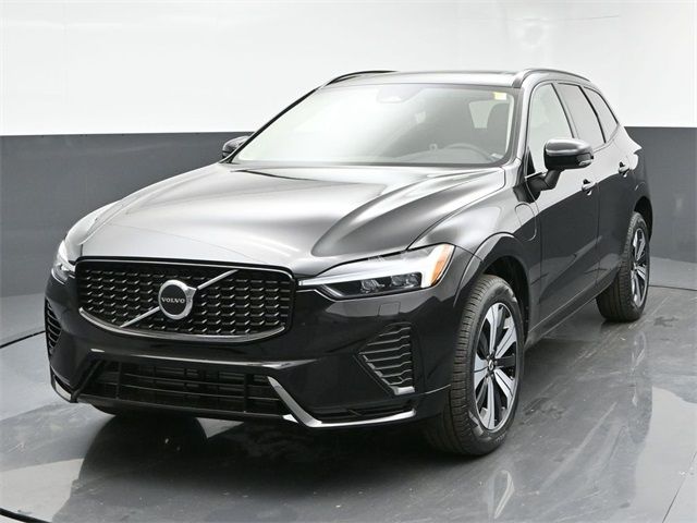 2024 Volvo XC60 Recharge Plug-In Hybrid Core Dark Theme