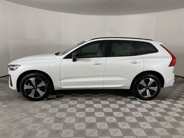 2024 Volvo XC60 Recharge Plug-In Hybrid Core Dark Theme