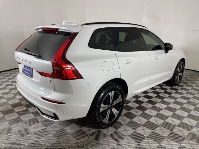 2024 Volvo XC60 Recharge Plug-In Hybrid Core Dark Theme