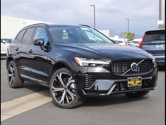 2024 Volvo XC60 Recharge Plug-In Hybrid Ultimate Dark Theme