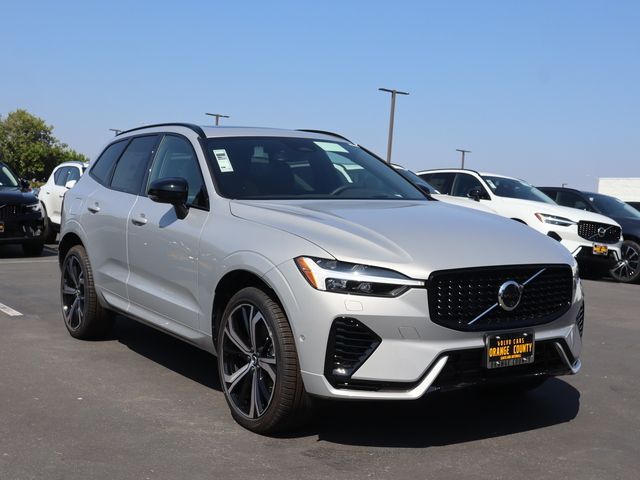 2024 Volvo XC60 Recharge Plug-In Hybrid Ultimate Dark Theme