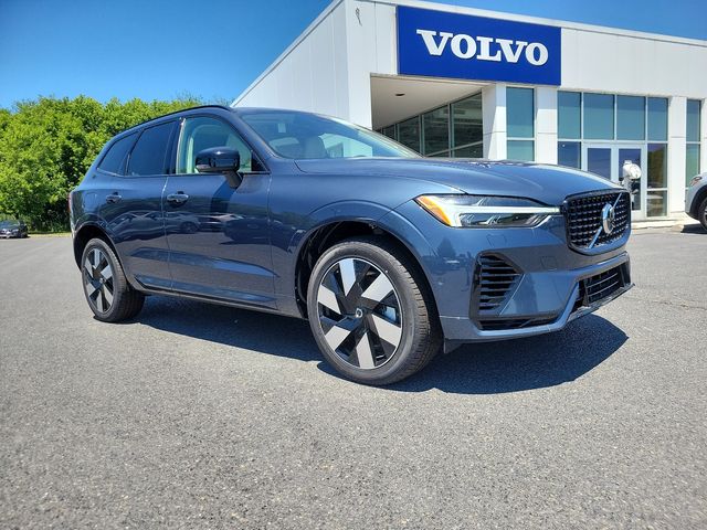 2024 Volvo XC60 Recharge Plug-In Hybrid Plus Dark Theme