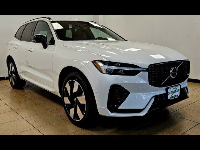 2024 Volvo XC60 Recharge Plug-In Hybrid Plus Dark Theme