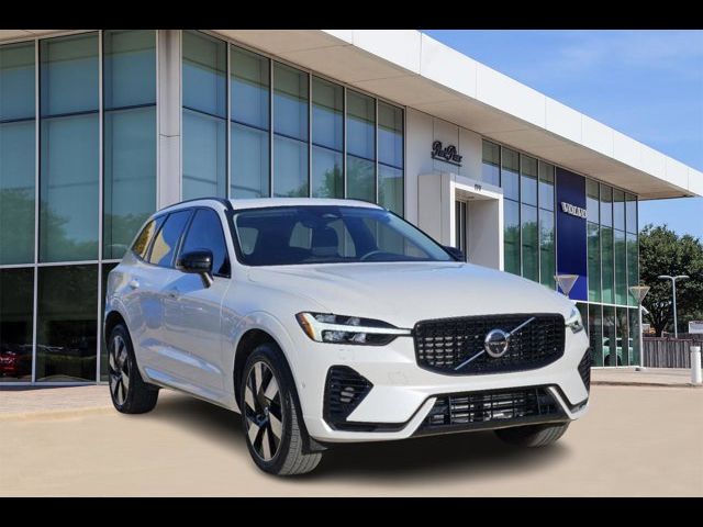 2024 Volvo XC60 Recharge Plug-In Hybrid Plus Dark Theme