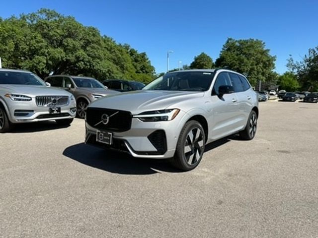 2024 Volvo XC60 Recharge Plug-In Hybrid Plus Dark Theme