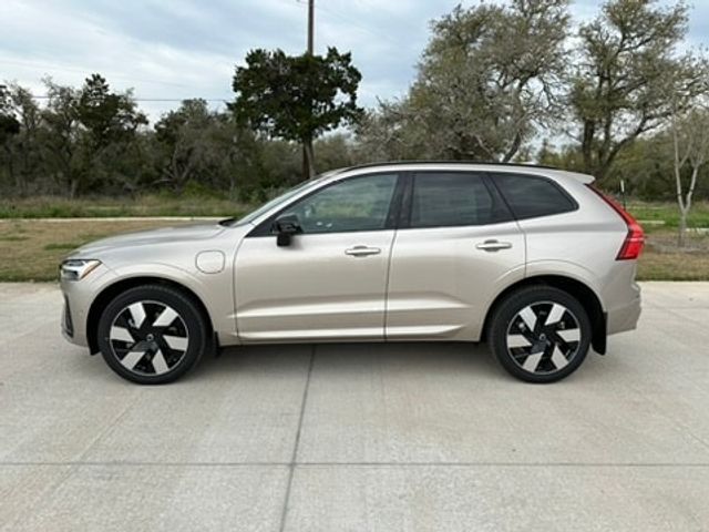 2024 Volvo XC60 Recharge Plug-In Hybrid Plus Dark Theme