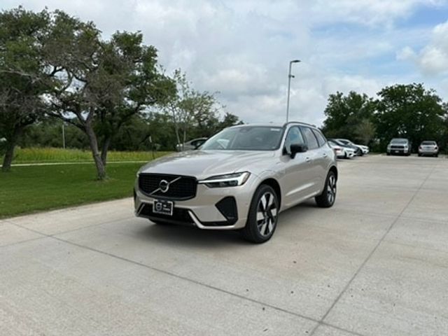 2024 Volvo XC60 Recharge Plug-In Hybrid Plus Dark Theme