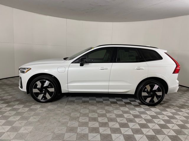 2024 Volvo XC60 Recharge Plug-In Hybrid Plus Dark Theme