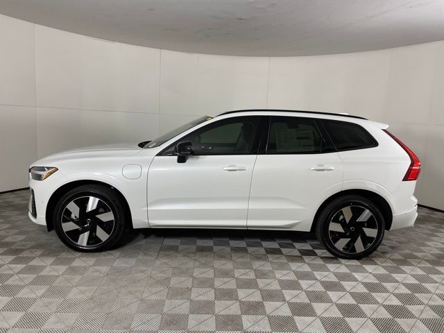 2024 Volvo XC60 Recharge Plug-In Hybrid Plus Dark Theme