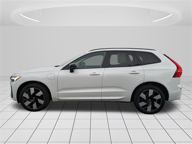 2024 Volvo XC60 Recharge Plug-In Hybrid Plus Dark Theme