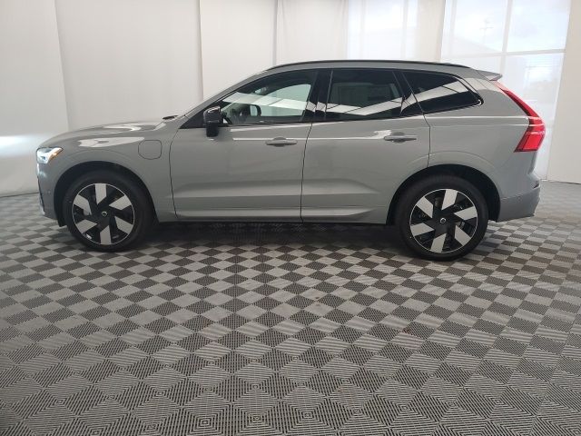 2024 Volvo XC60 Recharge Plug-In Hybrid Plus Dark Theme