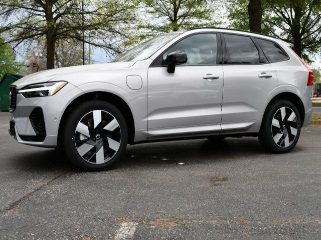 2024 Volvo XC60 Recharge Plug-In Hybrid Plus Dark Theme