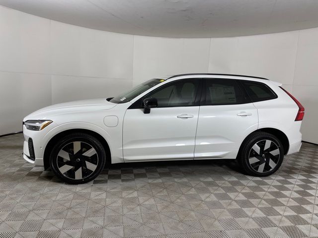 2024 Volvo XC60 Recharge Plug-In Hybrid Plus Dark Theme