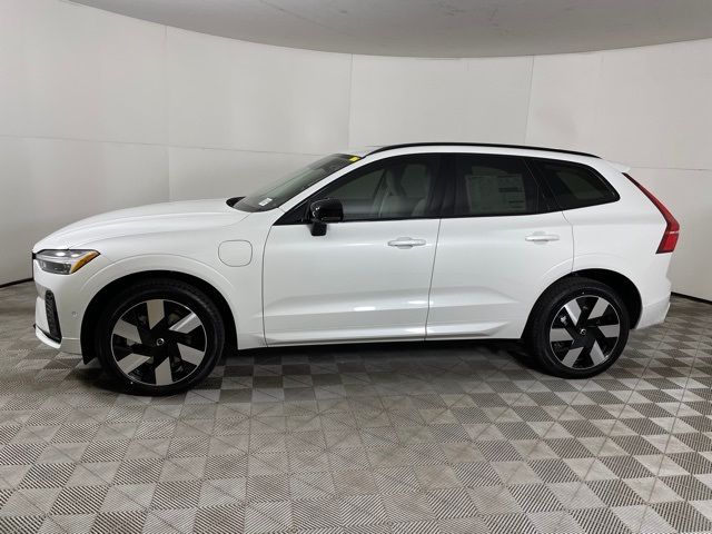 2024 Volvo XC60 Recharge Plug-In Hybrid Plus Dark Theme