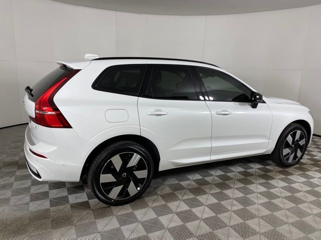 2024 Volvo XC60 Recharge Plug-In Hybrid Plus Dark Theme