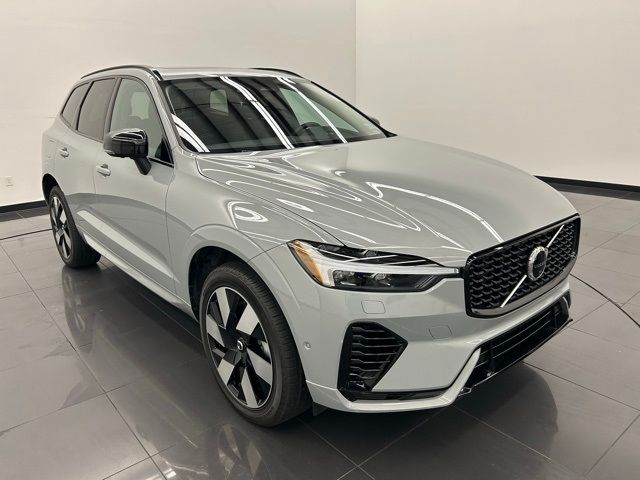 2024 Volvo XC60 Recharge Plug-In Hybrid Plus Dark Theme