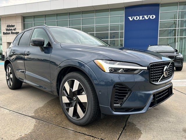 2024 Volvo XC60 Recharge Plug-In Hybrid Plus Dark Theme