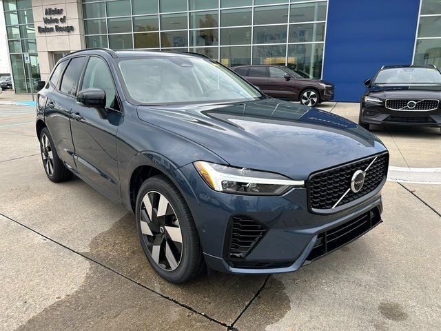 2024 Volvo XC60 Recharge Plug-In Hybrid Plus Dark Theme