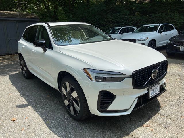 2024 Volvo XC60 Recharge Plug-In Hybrid Plus Dark Theme