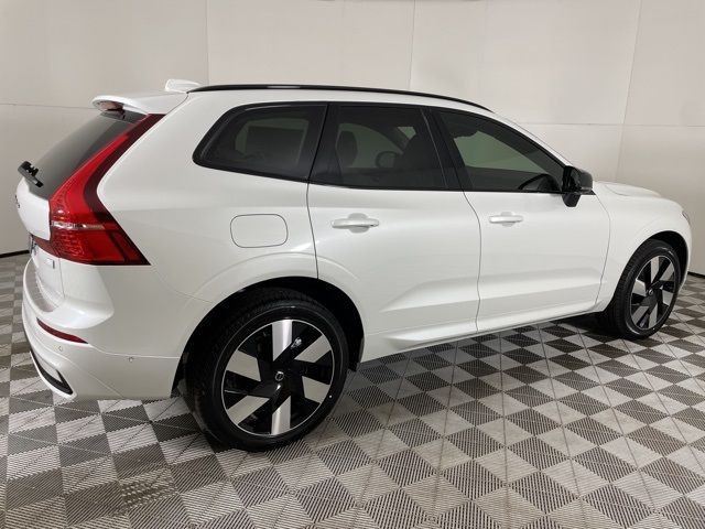 2024 Volvo XC60 Recharge Plug-In Hybrid Plus Dark Theme