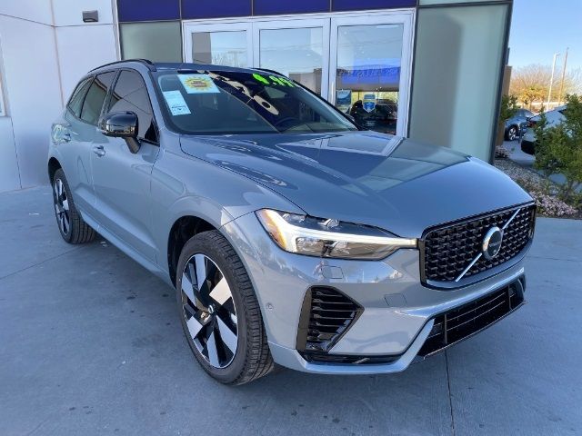 2024 Volvo XC60 Recharge Plug-In Hybrid Plus Dark Theme