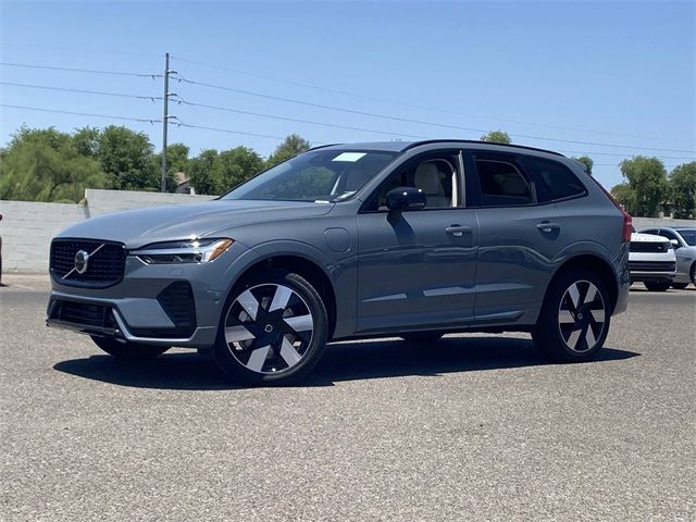 2024 Volvo XC60 Recharge Plug-In Hybrid Plus Dark Theme