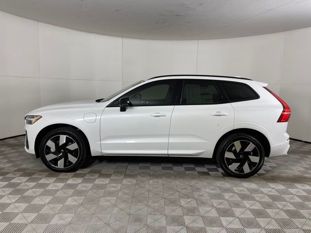 2024 Volvo XC60 Recharge Plug-In Hybrid Plus Dark Theme