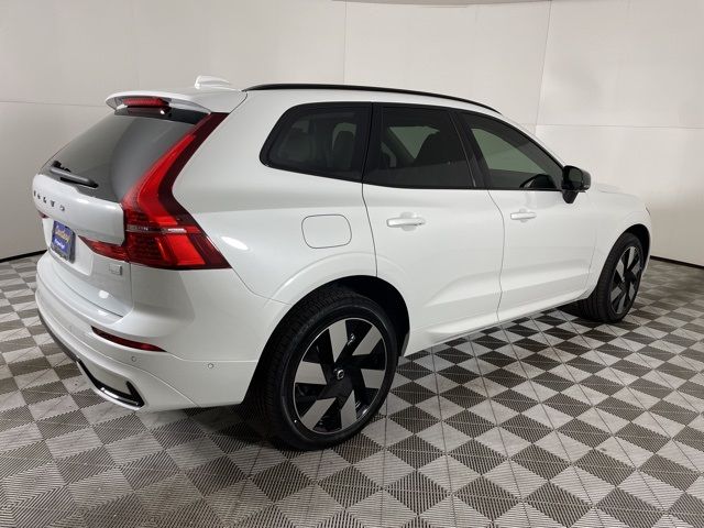 2024 Volvo XC60 Recharge Plug-In Hybrid Plus Dark Theme