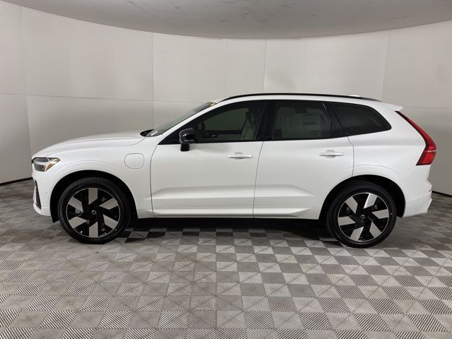 2024 Volvo XC60 Recharge Plug-In Hybrid Plus Dark Theme