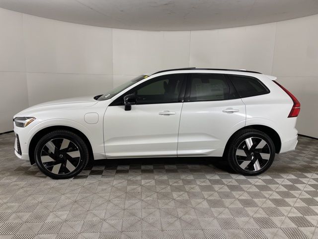 2024 Volvo XC60 Recharge Plug-In Hybrid Plus Dark Theme