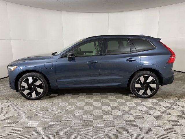 2024 Volvo XC60 Recharge Plug-In Hybrid Plus Dark Theme