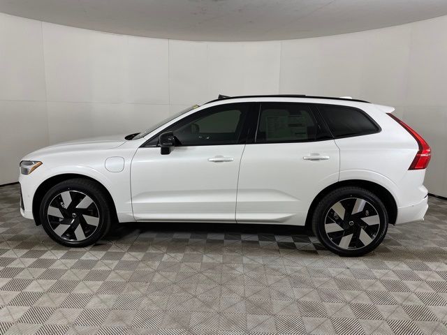 2024 Volvo XC60 Recharge Plug-In Hybrid Plus Dark Theme