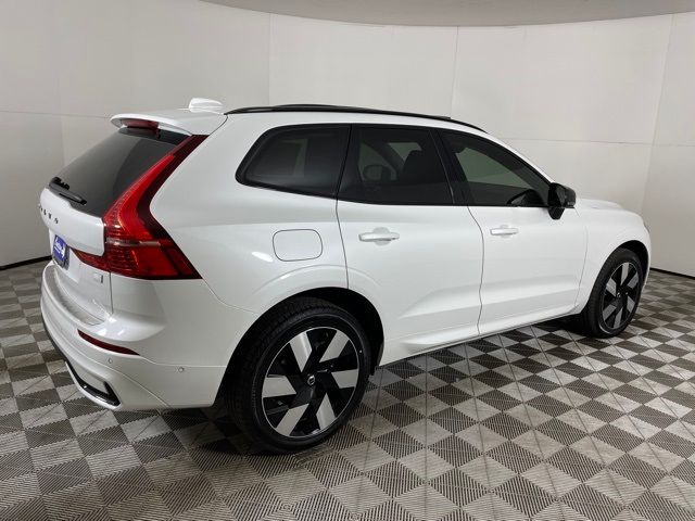 2024 Volvo XC60 Recharge Plug-In Hybrid Plus Dark Theme