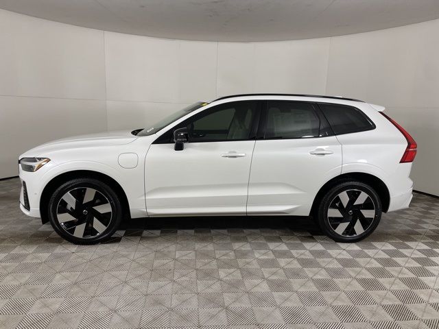 2024 Volvo XC60 Recharge Plug-In Hybrid Plus Dark Theme