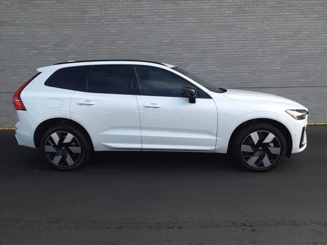 2024 Volvo XC60 Recharge Plug-In Hybrid Plus Dark Theme