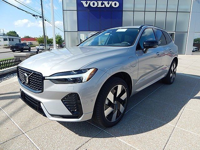 2024 Volvo XC60 Recharge Plug-In Hybrid Plus Dark Theme